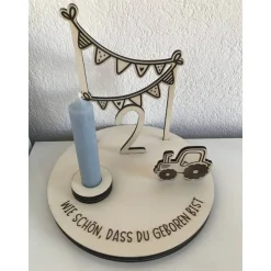 Personalisierte Geburtstagsteller aus Holz mit Traktor-Motiv – Nachhaltig & Einzigartig