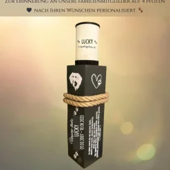 Personalisierte Gedenksäule mit Licht für verstorbenes Haustier – Erinnerung & Trost aus Holz
