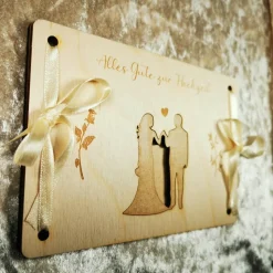 Personalisierte Geldgeschenkkarte zur Hochzeit aus Birkenholz & MDF – Gravur, handgefertigt, 16x11 cm