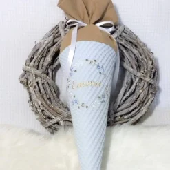 Personalisierte Geschwistertüte & Schultüte blau bestickt mit Blumenkranz – Zuckertüte Kitatüte aus Waffelpiqué