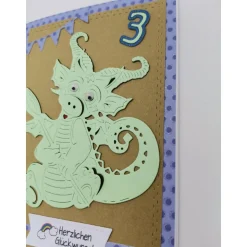Personalisierte Glückwunschkarte Kindergeburtstag mit süßem Drachen – Handgemacht in 2 verschieden Farbvarianten