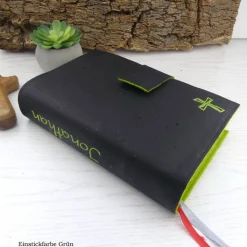 Personalisierte Gotteslobhülle & Bibelhülle aus schwarzem Kork – Geschenk zur Kommunion, Konfirmation & Firmung