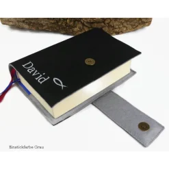 Personalisierte Gotteslobhülle & Bibelhülle aus schwarzem Kork – Geschenk zur Kommunion, Konfirmation & Firmung