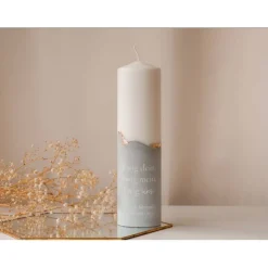 Personalisierte Traukerze mit nude/beigem Gipssockel und Blattgold Akzenten | Ein elegantes Accessoire für die Hochzeit