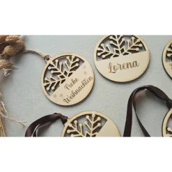 Personalisierte Weihnachtskugel aus Holz / eigener Text möglich