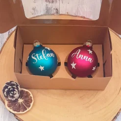 Personalisierte Weihnachtskugel mit Namen aus Glas – viele Farben & verschiedene Schriftarten