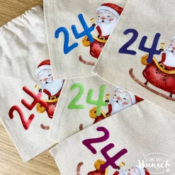 Personalisierter Adventskalender aus Holz mit Säckchen | 24 Türchen | Adventssäckchen | Holzadventskalender zum Hinhänge
