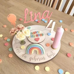 Personalisierter Geburtstagsteller bunt mit Luftballon und Namensstecker