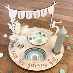 Personalisierter Geburtstagsteller pastellgrün mit Vase und Kerze