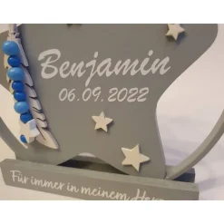 Personalisierter Gedenkstern im Ring mit Namen, Datum & Feder – Erinnerung für Sternenkind, Verstorbene,