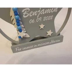 Personalisierter Gedenkstern im Ring mit Namen, Datum & Feder – Erinnerung für Sternenkind, Verstorbene,