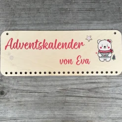 Personalisierter Holz-Adventskalender mit Eisbärin