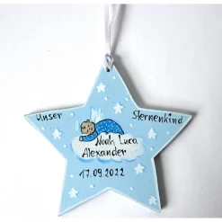 Personalisierter Holzstern als Andenken an Sternenkinder – Erinnerung & Trost für Jungen