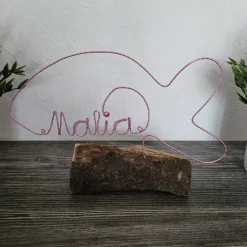 Personalisierter Namenszug als Fisch zur Geburt oder Taufe auf Massivholz aus Diamant-Glitzer-Aluminiumdraht