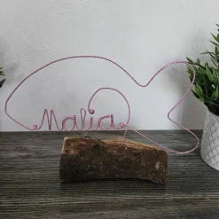 Personalisierter Namenszug als Fisch zur Geburt oder Taufe auf Massivholz aus Diamant-Glitzer-Aluminiumdraht