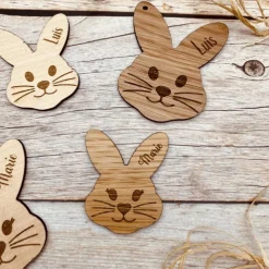 personalisierter Osteranhänger aus Holz | Tischdekoration mit graviertem Namen | individuelle Platzkarte | Osterkorb