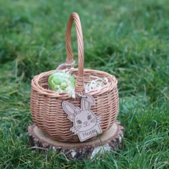 Personalisierter Osteranhänger aus recyceltem Holz – Nachhaltige Osterdeko mit Namensgravur & Juteschnur