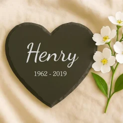 Personalisierter Schieferherz-Gedenkstein mit Gravur – Wetterfester Grabschmuck mit Namen