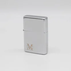 Personalisiertes Benzin Sturmfeuerzeug Chrom – Monogramm & Name, für Rechts- oder Linkshänder, Geschenkbox