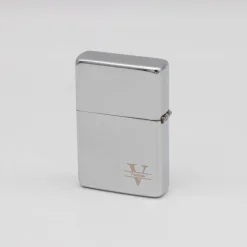 Personalisiertes Benzin Sturmfeuerzeug Chrom – Monogramm & Name, für Rechts- oder Linkshänder, Geschenkbox