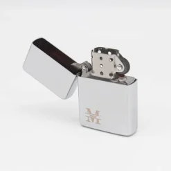 Personalisiertes Benzin Sturmfeuerzeug Chrom – Monogramm & Name, für Rechts- oder Linkshänder, Geschenkbox