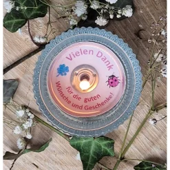 Personalisiertes Gastgeschenk zum runden Geburtstag – Teelicht mit Botschaft als Tischdeko & Andenken