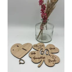 Personalisiertes Geldgeschenk Kleeblatt aus Holz zum 60. Geburtstag – Gravur & Herzfuß