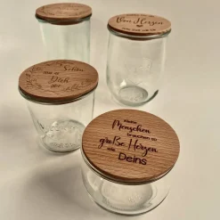Personalisiertes Glas mit Holzdeckel, individualisiertes Hochzeitsgeschenk, gelaserter Deckel