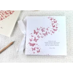 personalisiertes Gästebuch & Album zur Taufe mit Herz aus Schmetterlingen in Altrosa blanko o. mit Fragebogen