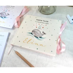 personalisiertes Gästebuch zur Taufe mit Wal, Welle, Herz in Grau & Rosa blanko od. mit Fragen / Fragebogen