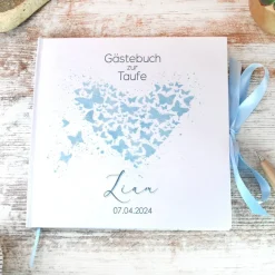 personalisiertes Gästebuch & Album zur Taufe mit Herz aus Schmetterlingen in Hellblau blanko o. mit Fragebogen