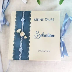 personalisiertes Gästebuch & Album zur Taufe mit Herzen, Rosen und Bändern auf Samt in Taubenblau