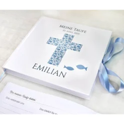 personalisiertes Gästebuch & Album zur Taufe mit Kreuz aus Fischen in Hellblau blanko o. mit Fragebogen
