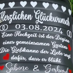 personalisiertes Hochzeitsgeschenk,10 Liter Gießkanne mit Spruch aus Vinylschrift verziert und mit Schleifendeko