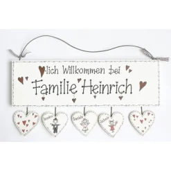 Personalisiertes Hochzeitsgeschenk Türschild Familie aus Holz – Handgemaltes Familienschild mit Namen & Herzanhänger, einmaliges Haustürschild für das Brautpaar