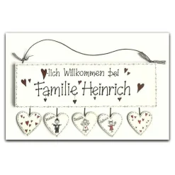 Personalisiertes Hochzeitsgeschenk Türschild Familie aus Holz – Handgemaltes Familienschild mit Namen & Herzanhänger, einmaliges Haustürschild für das Brautpaar