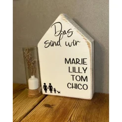 Personalisiertes Holzhaus – Geschenk mit Namen, Familienschild & Deko aus recyceltem Holz