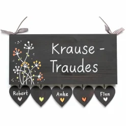 Personalisiertes Holzschild Familie – Türschild mit Herzanhänger & Wunschname – Handgemachtes Namensschild, wetterfest, individuelles Hochzeitsgeschenk / Familiengeschenk