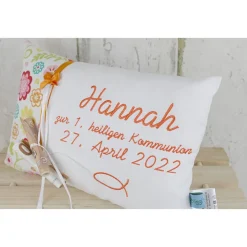 Personalisiertes Kissen zur Kommunion oder Konfirmation, in bunt und weiß, aus Baumwollstoff, ein tolles Geschenk.