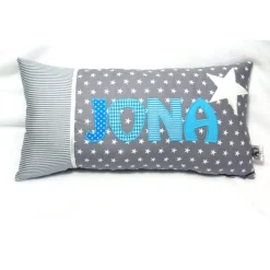Personalisiertes Namenskissen für Jungen & Mädchen – Geschenk zur Geburt, Taufe & Einschulung – Verschiedene Farben wählbar – 20cm x 40cm