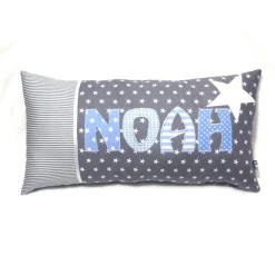 Personalisiertes Namenskissen für Jungen & Mädchen – Geschenk zur Geburt, Taufe & Einschulung – Verschiedene Farben wählbar – 20cm x 40cm