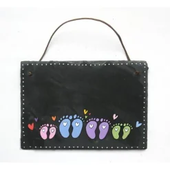 Personalisiertes Schiefer Türschild Familie mit Füßen – Handgemachtes Namensschild wetterfest & individuell, persönliches Geschenk zu jedem Anlass, Schild für Haus und Wohnung