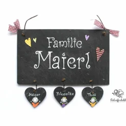 Personalisiertes Schiefertürschild für Familien – Individuelles Namensschild mit Herzanhänger & Vornamen