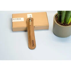 Personalisiertes Stiftetui aus Leder. Lederetui für einen Kugelschreiber mit Gravur. Leder Stifthülle mit Namen Gravur.G