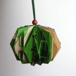 Plissee Weihnachtskugeln Upcycling aus alten Packpapier, Landkarten, Einkaufstüten oder Flyern Baumschmuck