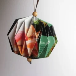 Plissee Weihnachtskugeln Upcycling aus alten Packpapier, Landkarten, Einkaufstüten oder Flyern Baumschmuck