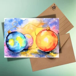 Postkarte „Magische Weihnachtskugeln“ – bunte Weihnachtskarte auf Kraftpapier