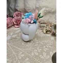 Prinzessin Hoppel – handgefertigte Raysin Figur mit Trockenblumen