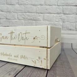 Präsentkorb, Hochzeit, Safe the Date, Hochzeitsgeschenk mit persönlicher Wunschgravur
