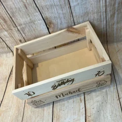 Präsentkorb zum Geburtstag, Geschenkkorb mit Wunschgravur, Name und Alter und Wunschmotive, Geschenk Geburtstag